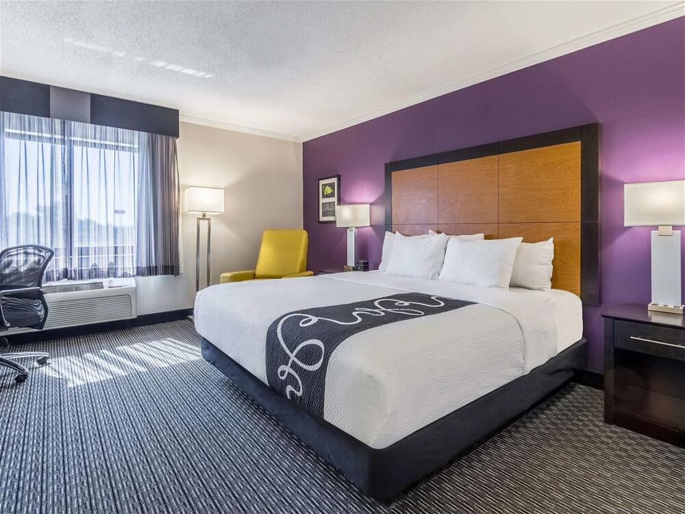 Foto de una habitación de Hotel La Quinta by Wyndham Cleveland - Airport North