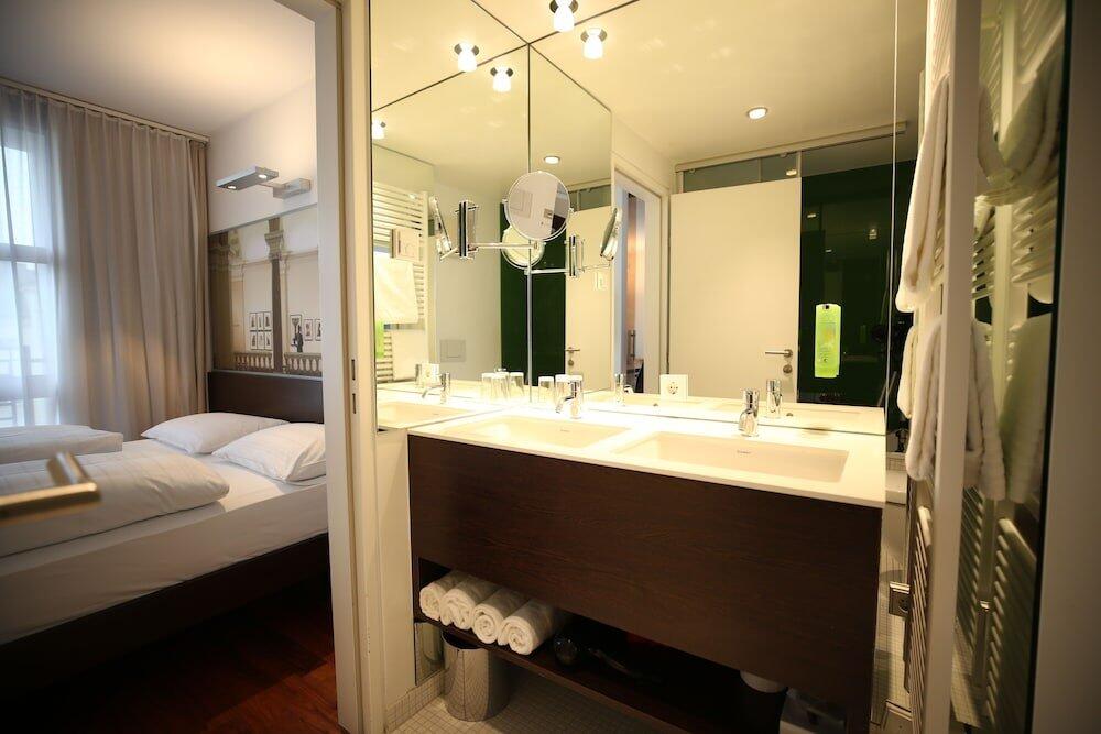 Foto del baño de arte Hotel Linz