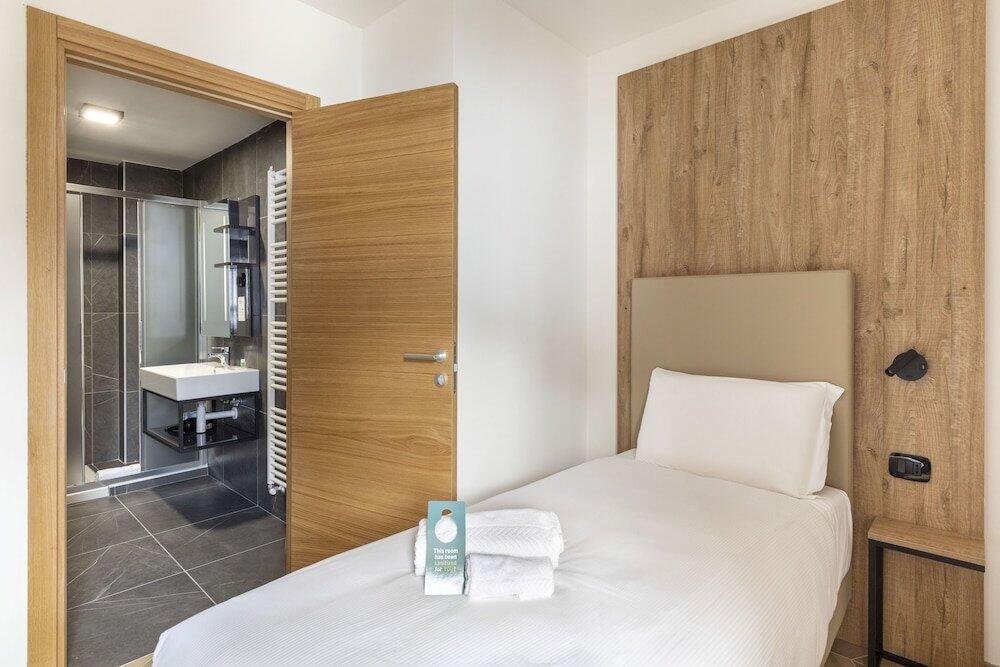 Foto de una habitación de B&amp;amp;B Hotel Passo Tre Croci Cortina