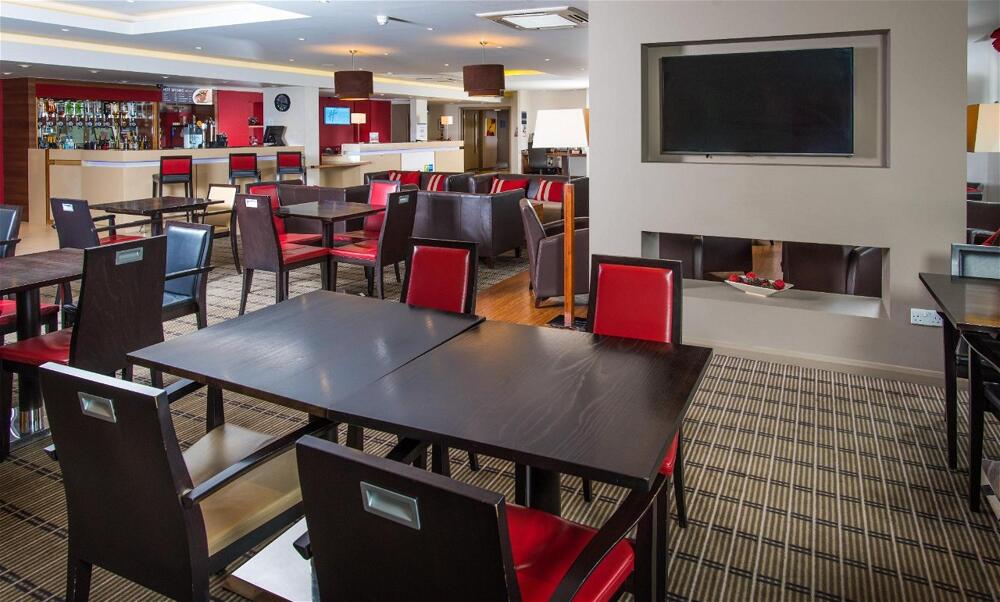 Foto de restauración de Holiday Inn Express Derby Pride Park, an IHG Hotel