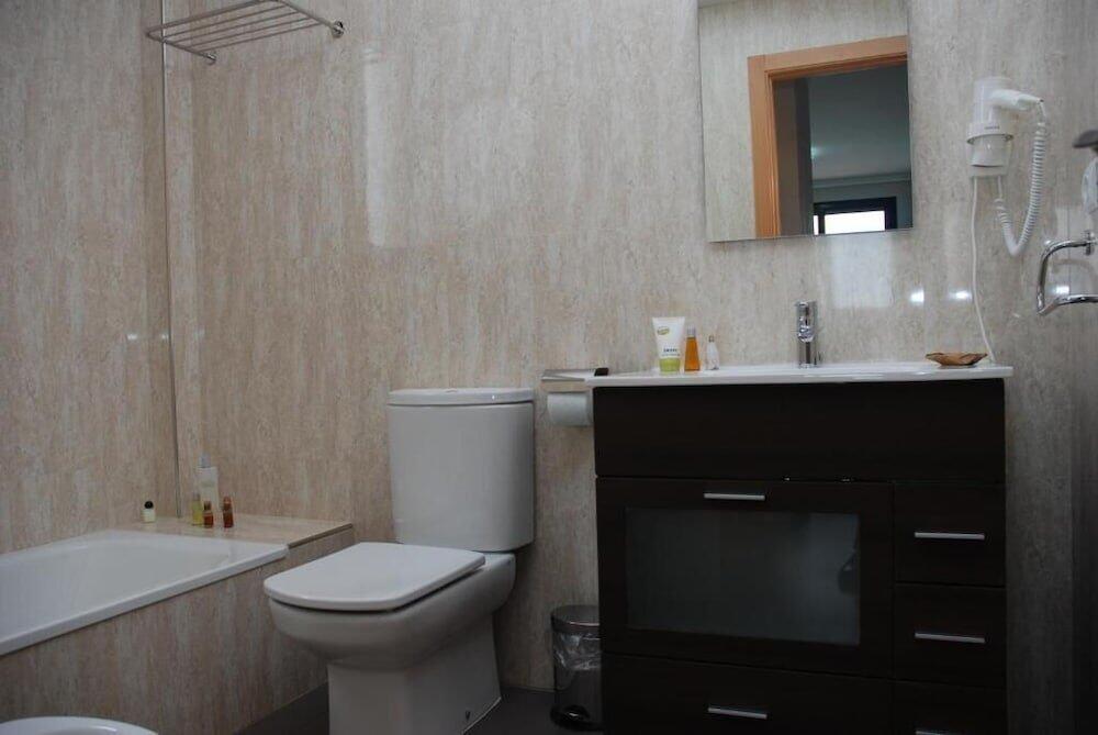 Foto del baño de Aparthotel El Faro
