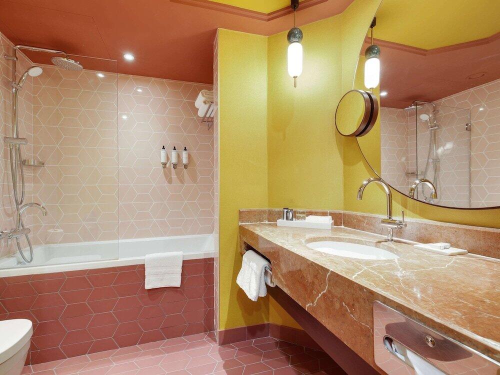 Foto del baño de Hotel MGallery Nest Paris La Défense Ex Sofitel