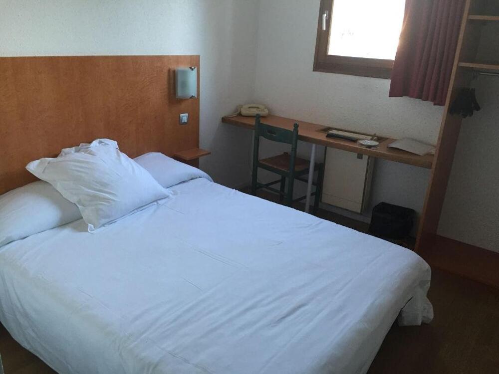 Foto de una habitación de authentic by balladins - Hôtel le Privilège