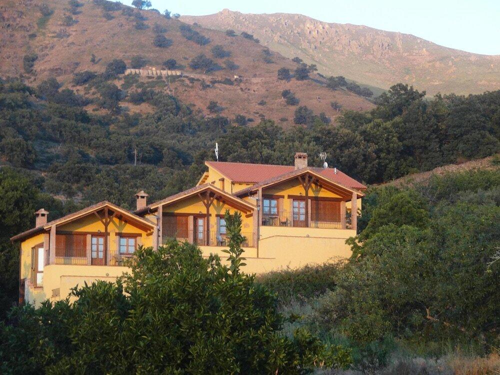 Foto del exterior de Casa Rural Casas Rurales Acebuche,para nuestros clientes PISCINA CLIMATIZADA TERMAL BALNEARIO EL SALUGRAL A 12 KILÓMETROS, 5 EUROS POR PERSONA