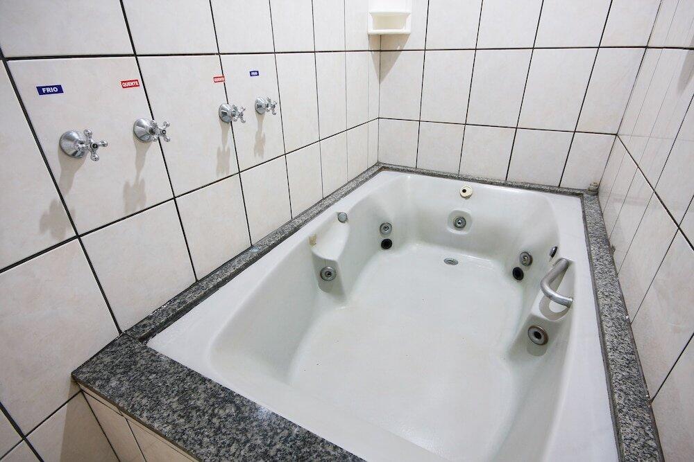 Foto del baño de Calamares Hotel São Caetano