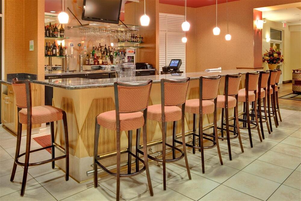 Foto de restauración de Hotel Holiday Inn &amp;amp; Suites Bakersfield