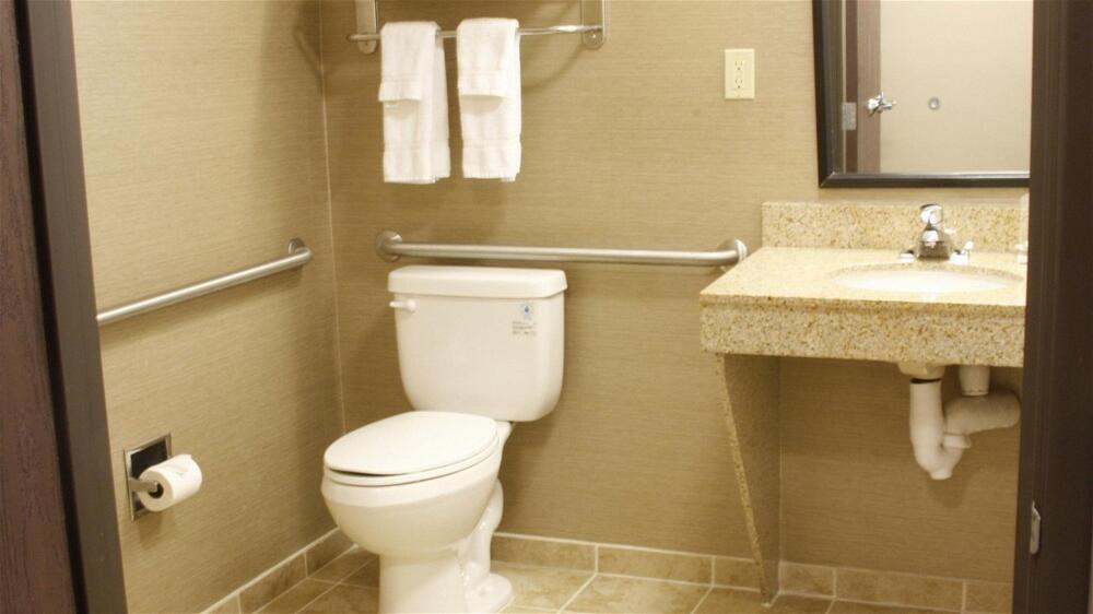 Foto de una habitación de Hotel Holiday Inn &amp;amp; Suites Bakersfield