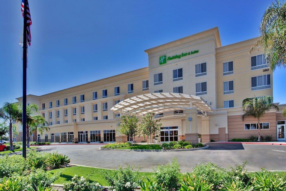 Foto del exterior de Hotel Holiday Inn &amp;amp; Suites Bakersfield
