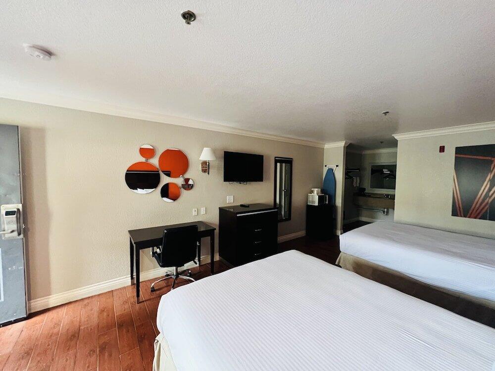 Foto de una habitación de Casa Blanca Hotel &amp;amp; Suites Orange