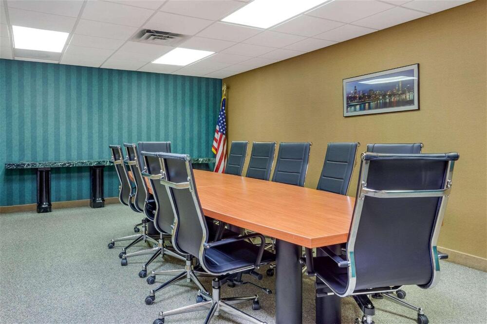 Foto de los servicios de Hotel Comfort Suites Oakbrook Terrace near Oakbrook Center