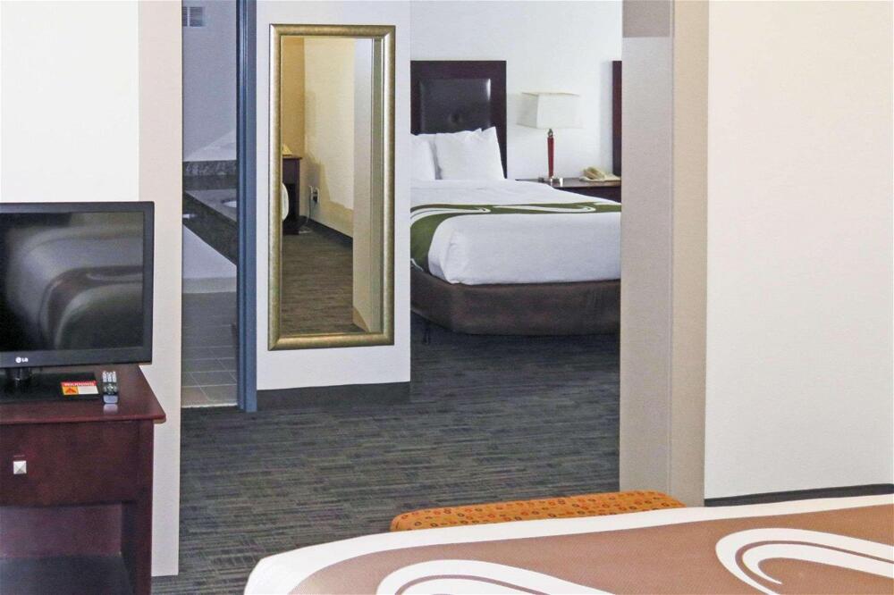 Foto de una habitación de Hotel Quality Inn &amp;amp; Suites Everett