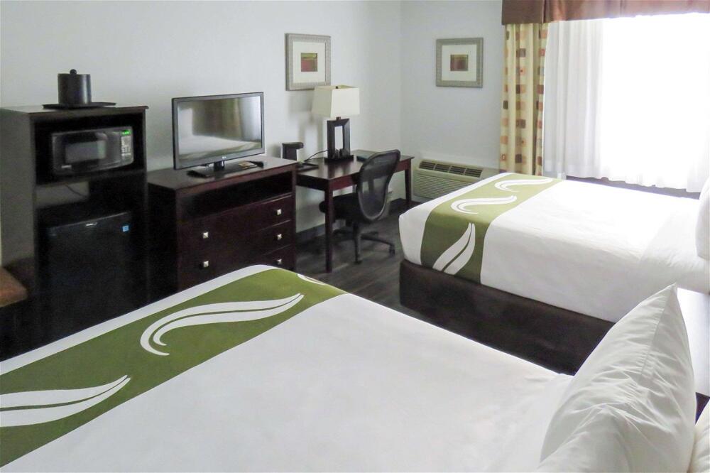 Foto de una habitación de Hotel Quality Inn &amp;amp; Suites Everett