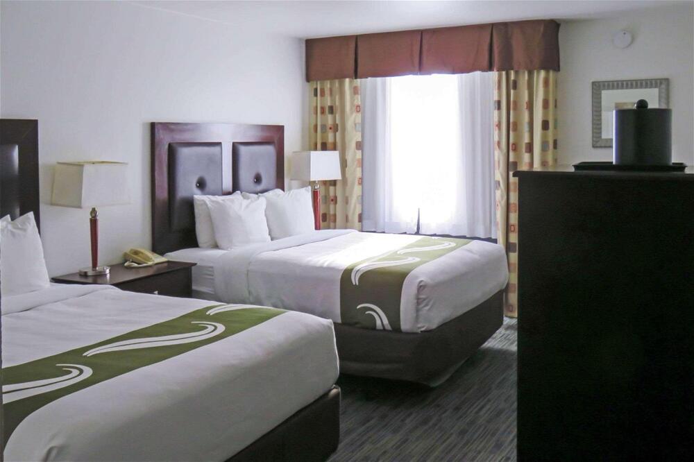 Foto de una habitación de Hotel Quality Inn &amp;amp; Suites Everett