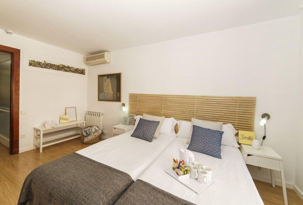 Foto de una habitación de Hotel House by Pillow