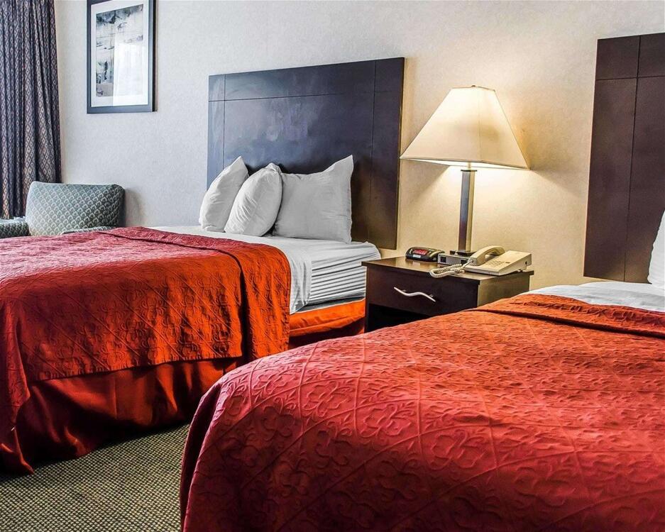 Foto de una habitación de Hotel Quality Inn &amp;amp; Suites