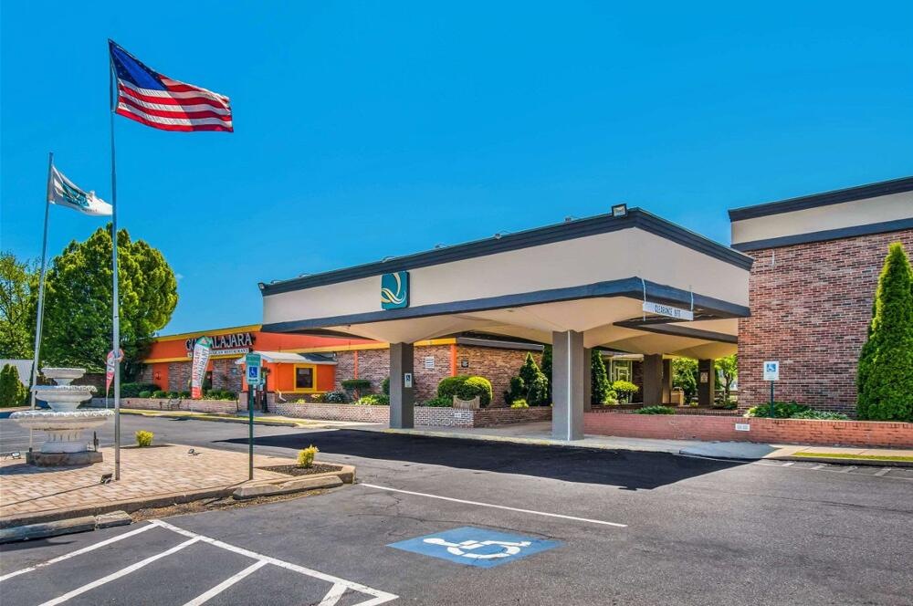 Foto del exterior de Hotel Quality Inn &amp;amp; Suites