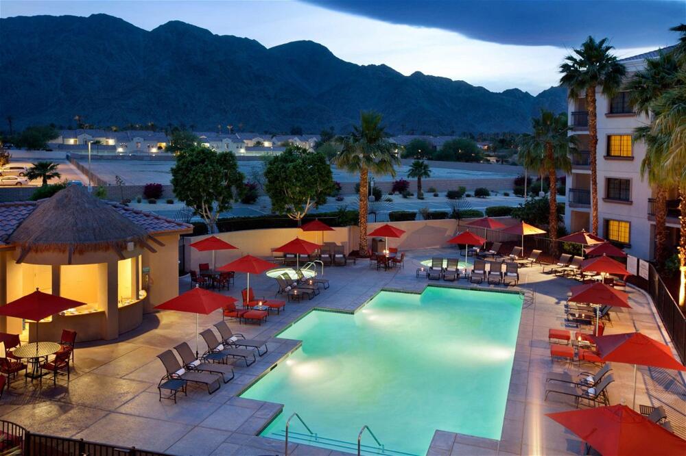 Foto de los servicios de Embassy Suites La Quinta Hotel &amp;amp; Spa