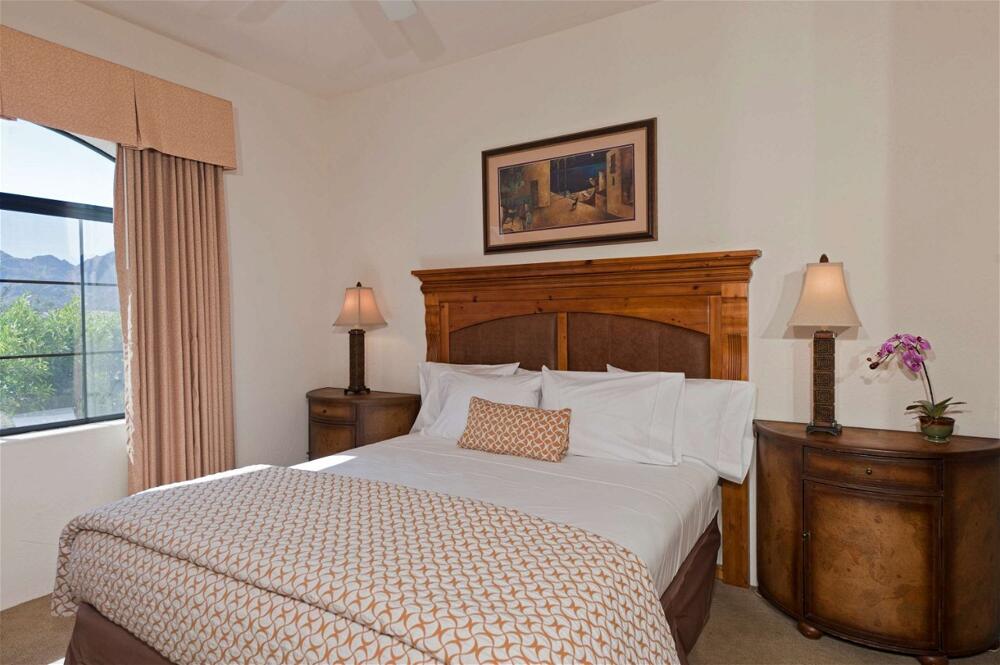 Foto de una habitación de Embassy Suites La Quinta Hotel &amp;amp; Spa