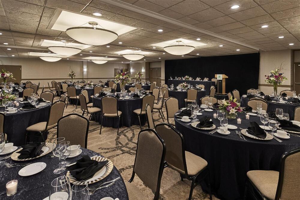 Foto de los servicios de Holiday Inn Alexandria at Carlyle, an IHG Hotel