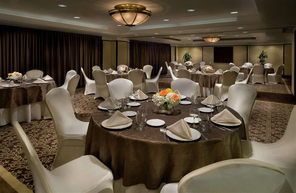 Foto de restauración de Hotel Embassy Suites Washington D.C. - at the Chevy Chase Pavilion