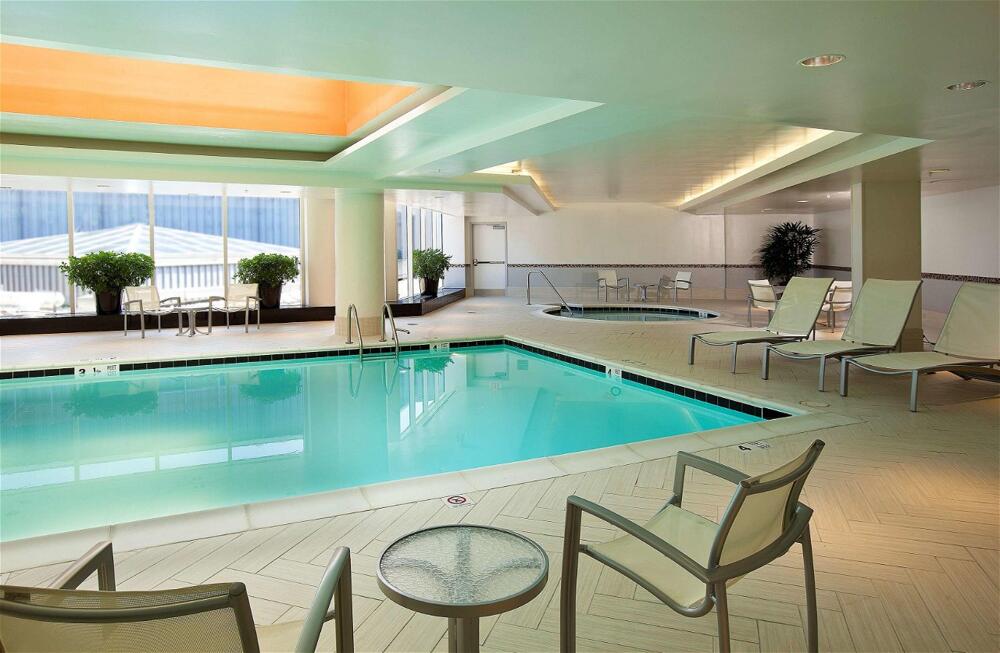 Foto de los servicios de Hotel Embassy Suites Washington D.C. - at the Chevy Chase Pavilion