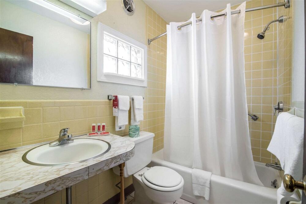 Foto de una habitación de Motel Econo Lodge Brattleboro