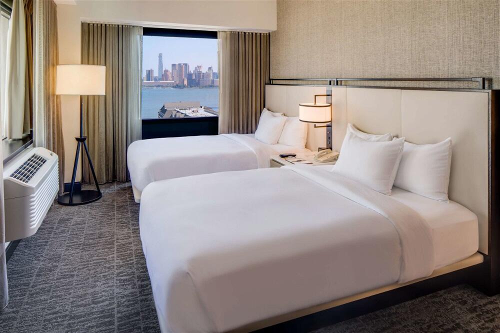 Room – DoubleTree by Hilton Hotel &amp;amp; Suites Jersey City
