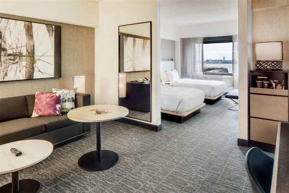 Common areas – DoubleTree by Hilton Hotel &amp;amp; Suites Jersey City