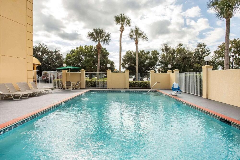 Foto de los servicios de Hotel La Quinta by Wyndham Melbourne Viera