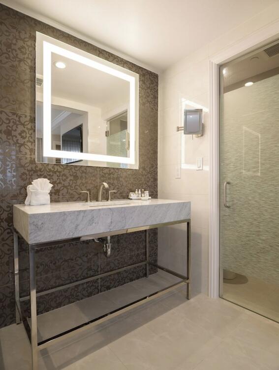 Bathroom – Woodcrest Hotel