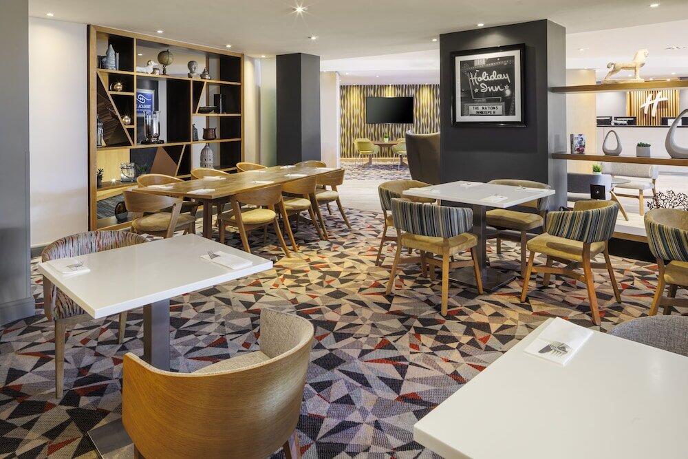 Foto de restauración de Holiday Inn Reading South M4 Jct 11, an IHG Hotel