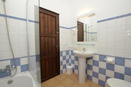 Foto del baño de Binibeca Beach Villas