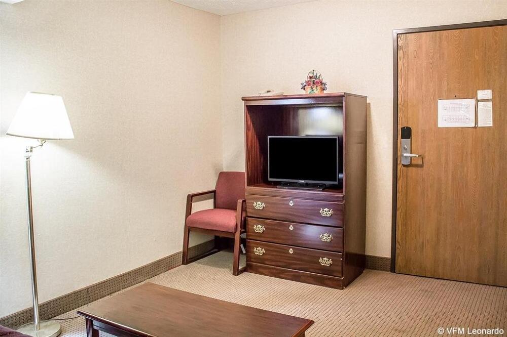 Photo – Hotel Econo Lodge Traverse City