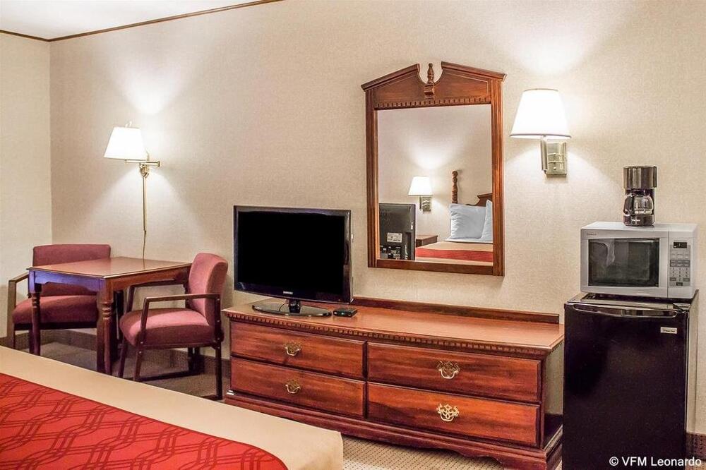 Photo – Hotel Econo Lodge Traverse City