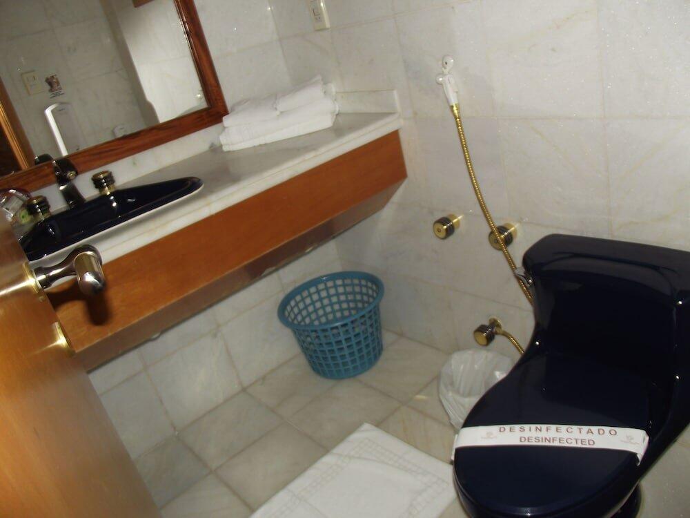 Foto del baño de Colonial Plaza Hotel