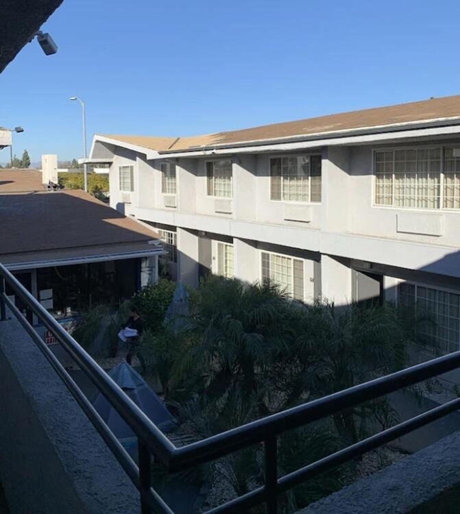 Foto del exterior de Skyways Hotel