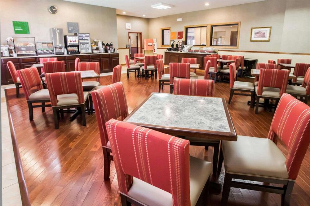 Foto de restauración de Hotel Comfort Inn Crystal Lake - Algonquin