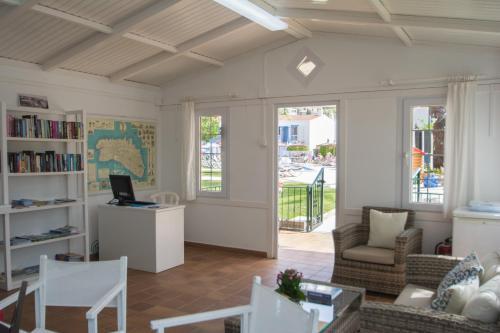 Foto de una habitación de Apartamentos Galdana Gardens