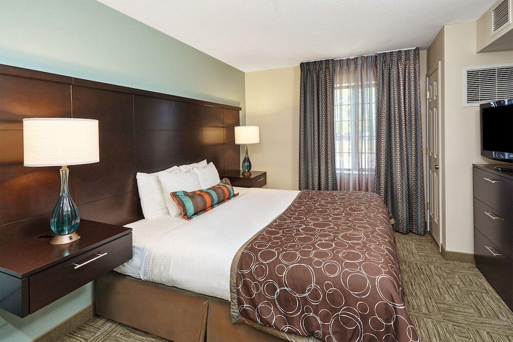 Room – Staybridge Suites Lincolnshire, an IHG Hotel