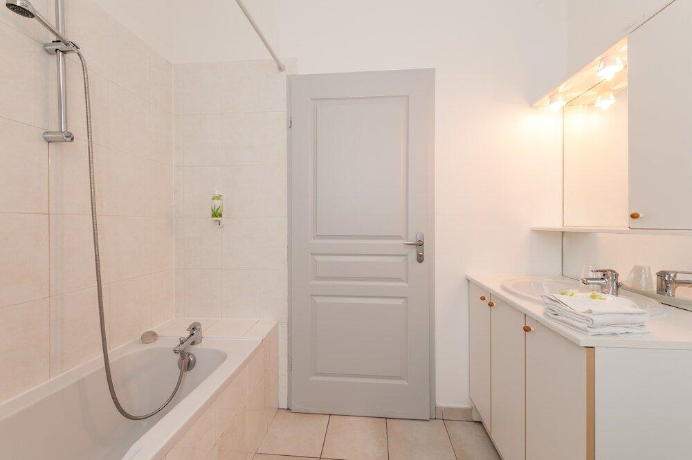 Foto del baño de Residhotel Vieux Port
