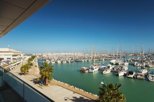 Foto del entorno de Hotel Las Suites de Puerto Sherry