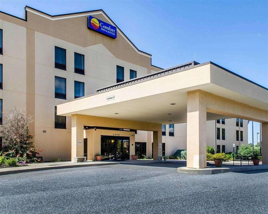 Foto del exterior de Hotel Comfort Inn &amp;amp; Suites