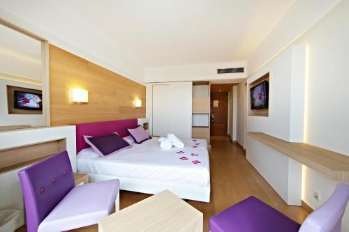 Foto de una habitación de Hotel &amp;amp; Spa S&amp;#039;Entrador Playa