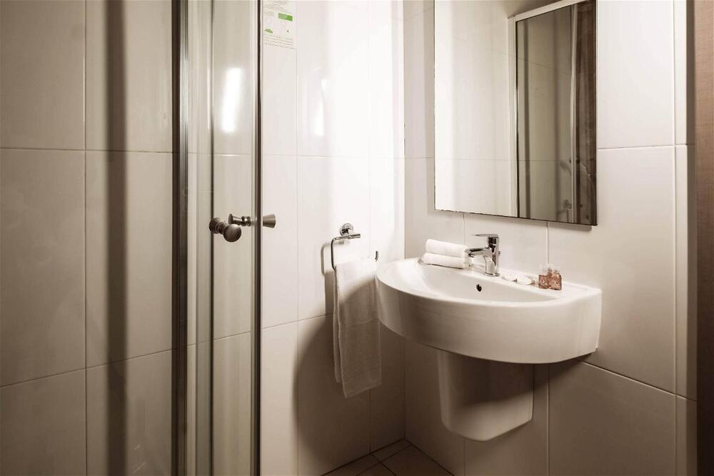 Foto del baño de 115 The Strand Hotel by NEU Collective