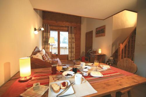 Foto de una habitación de Camping Lagrange Vacances Les Fermes de Samoëns