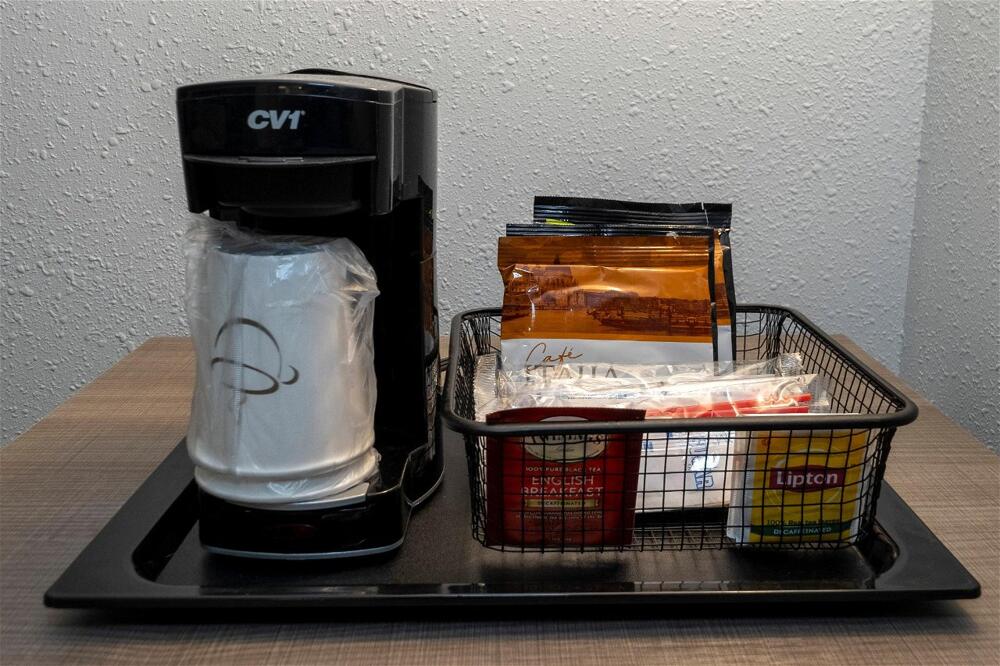 Foto de una habitación de Hotel Red Roof Inn &amp;amp; Suites Wilmington – New Castle