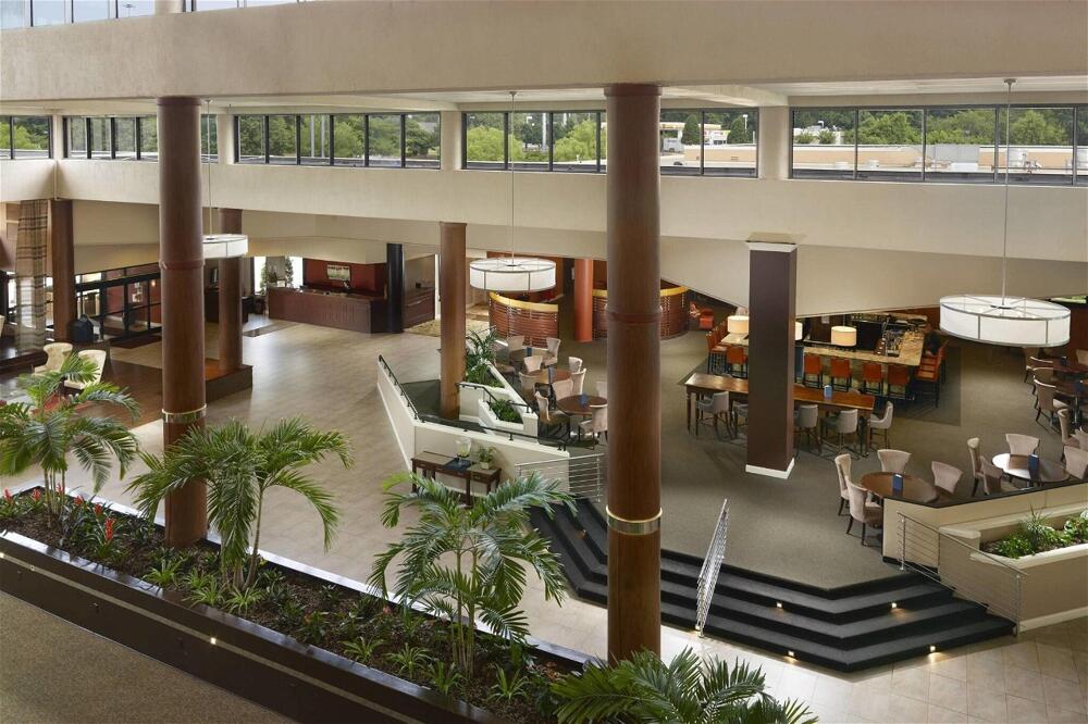 Foto de restauración de Sheraton Charlotte Airport Hotel