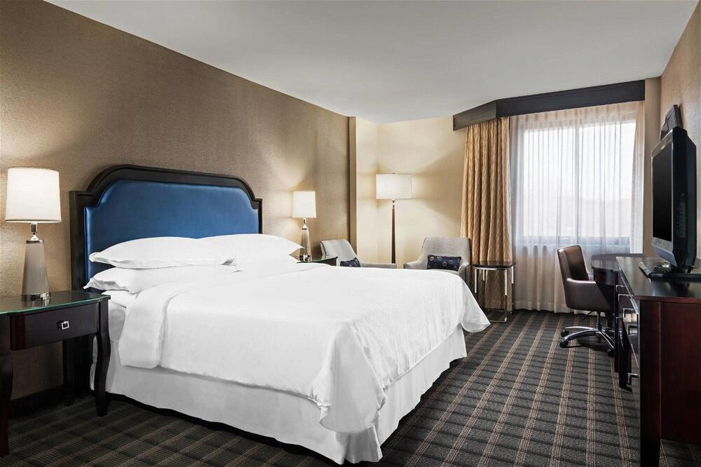 Foto de una habitación de Sheraton Charlotte Airport Hotel
