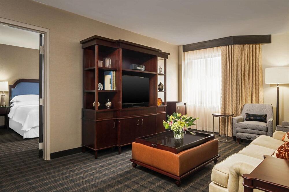 Foto de una habitación de Sheraton Charlotte Airport Hotel