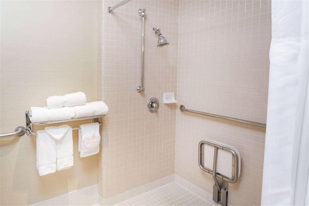 Foto del baño de Hotel Wyndham Garden San Diego
